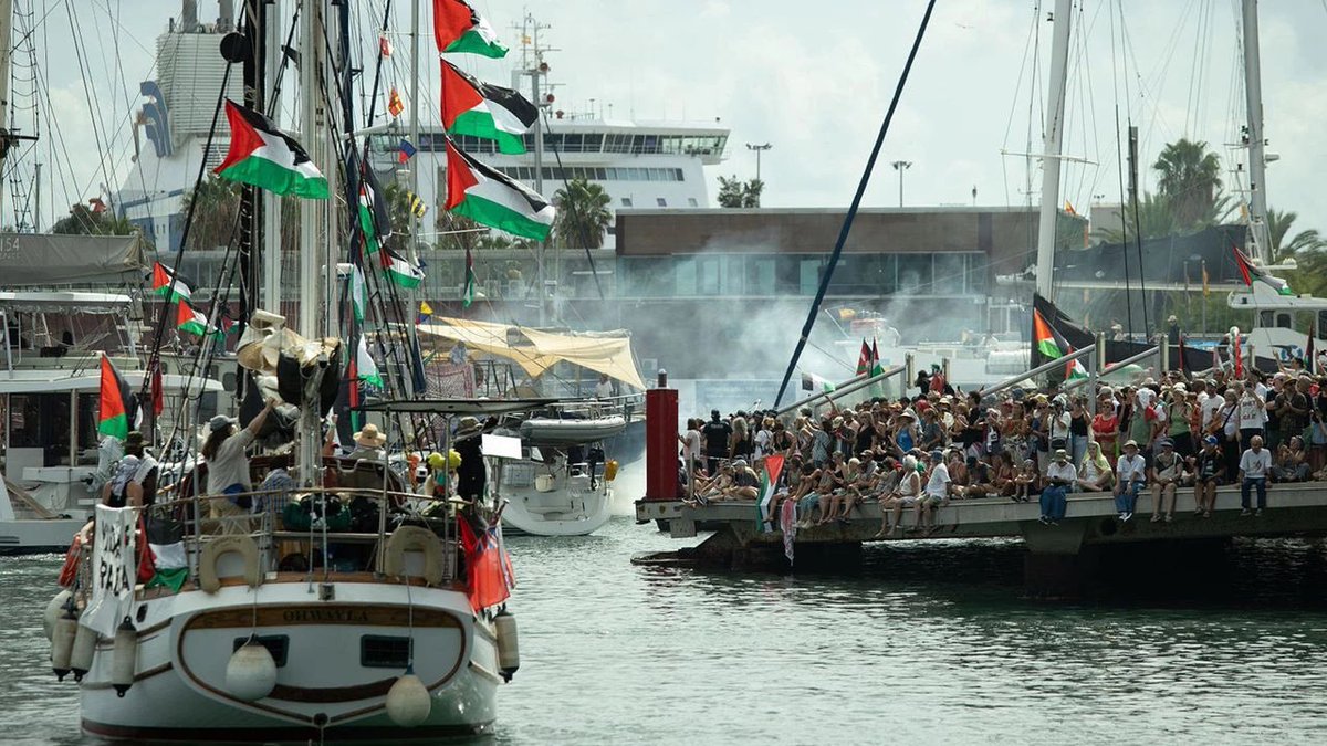 Türk Hava Yolları’na ait bir uçak, İsrail’de rehin tutulan Sumud Filosu katılımcısı 36’sı Türk Vatandaşı toplamda 137 kişiyi Türkiye’ye getirmek üzere havalandı.