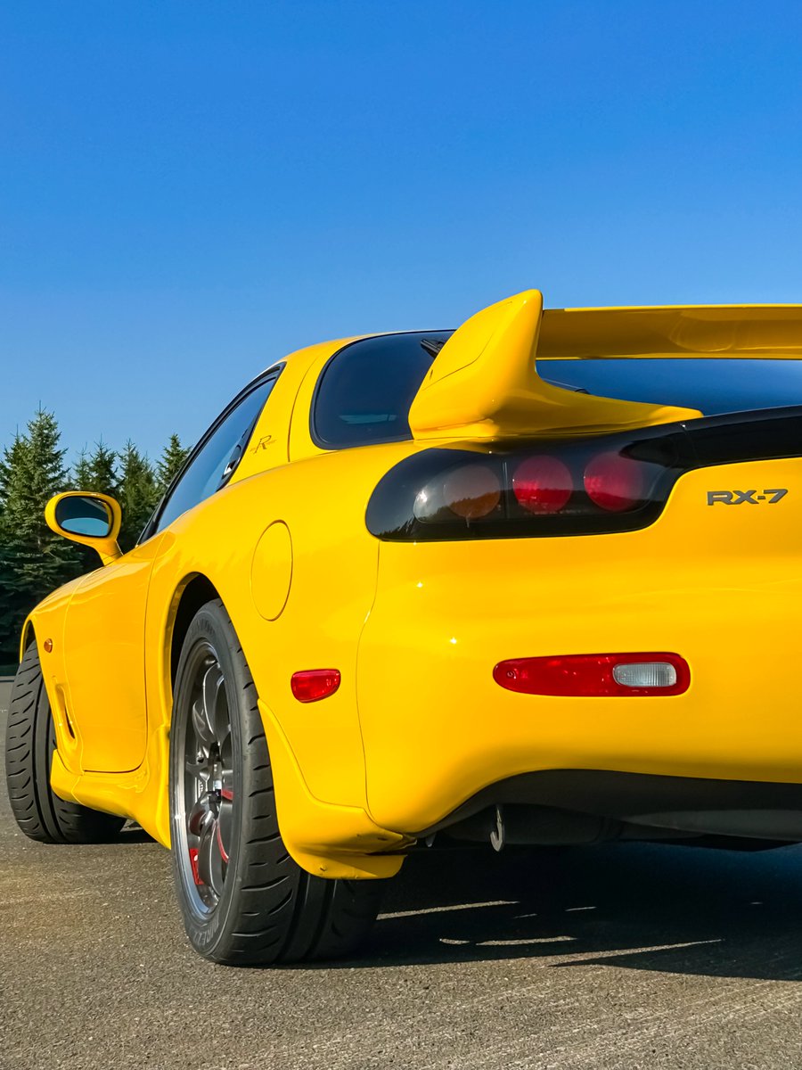 先日FDが3回目の車検を迎え、特に異常なく無事終えることができました！
タイヤがそろそろ限界だったのでDIREZZA ZIIIへ履き替えました！
街乗りには勿体無いハイグリップタイヤですが、パターンもカッコよくて満足です！
F 235/45R17
R 255/40R17