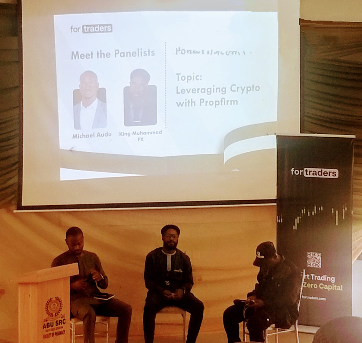 iamuhammd's tweet photo. Me before the ForTraders Summit: 🤯 “Trading is complicated”
Me after: 😎 “So you’re telling me I can trade smarter with zero capital? 

My biggest takeaway is from the panel discussion where the speaker stressed the need to have a mentor.
Big ups @fortraderscom @MBolaCrypto https://t.co/b7pFKKMdVd