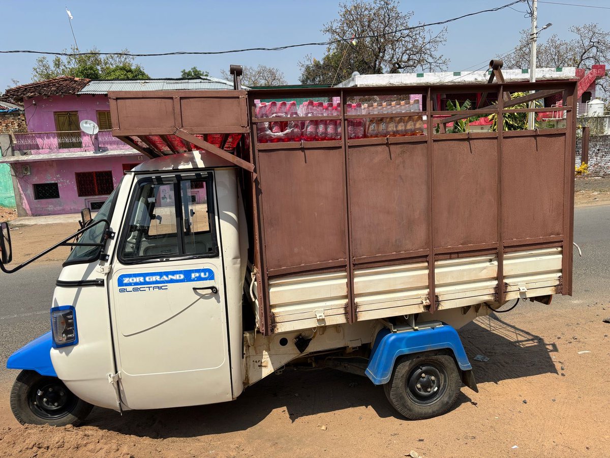 harishivgupta's tweet photo. @anandmahindra Sir, my pickup has been sitting idle for 20 days, and I am very upset. Please help. The showroom made big promises before delivering the pickup, but they are not providing any service after delivery. https://t.co/YeMPVfEPdB
