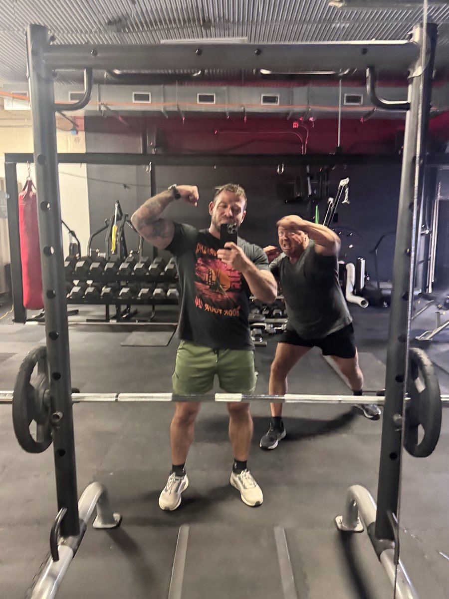 ShawnJohnsonPod's tweet photo. Look at this premeditated violence from @RealAlexJones !!! Welp….I guess now I can leech off him thru the courts like all the rest of those clown lawyers 🤡 https://t.co/aNfK3Hf5gy
