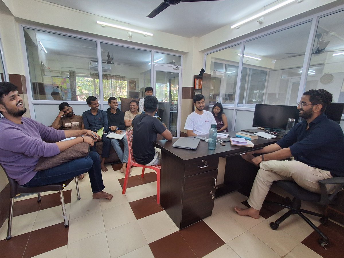 sauravsingh0408's tweet image. Today’s weekend vibes 😄
Had a productive team meeting to discuss ideas, read 5 pages of my book, and started learning management work 💪📚
@a4ashish_
#dailyupdate