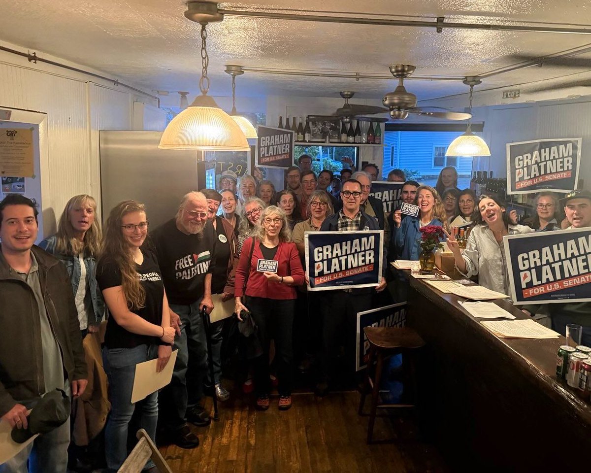 grahamformaine's tweet photo. We're not just packing our town halls. We're packing our volunteer meetings. Without a huge staff, without even a candidate, our people are organizing from Bath to Camden to Rumford and everywhere in between.

This is how we defeat Susan Collins. This is how we win. https://t.co/z2YwDVOcwA