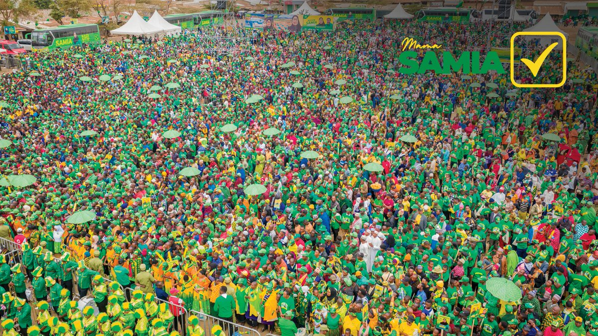 SuluhuSamia's tweet photo. Nimefika tena Babati, Mkoa wa Manyara ikiwa ni siku ya pili na ya mwisho ya Kampeni za Kiti cha Rais za Chama Cha Mapinduzi (CCM) kwa mkoa huu. Ahsanteni sana wananchi wa Manyara.

Nimefurahi sana kusikia na kuona jinsi wananchi wanavyoendelea kunufaika na matokeo ya kazi na utekelezaji wa miradi unaofanywa na Serikali kwenye mkoa huu. Hapa Manyara na kote tunapopita nchini, ahadi yetu ni kuendelea kufanya kazi ya kuwatumikia wananchi na Taifa letu kwa weledi zaidi, maarifa zaidi na mafanikio zaidi, huku tukisimamia misingi imara ya nchi yetu kubaki moja, yenye amani, utulivu na mshikamano.