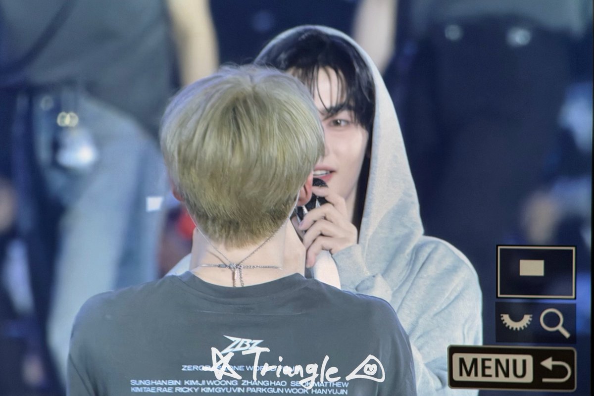 𝒕𝒓𝒊𝒂𝒏𝒈𝒍𝒆🩵🩷 tweet media