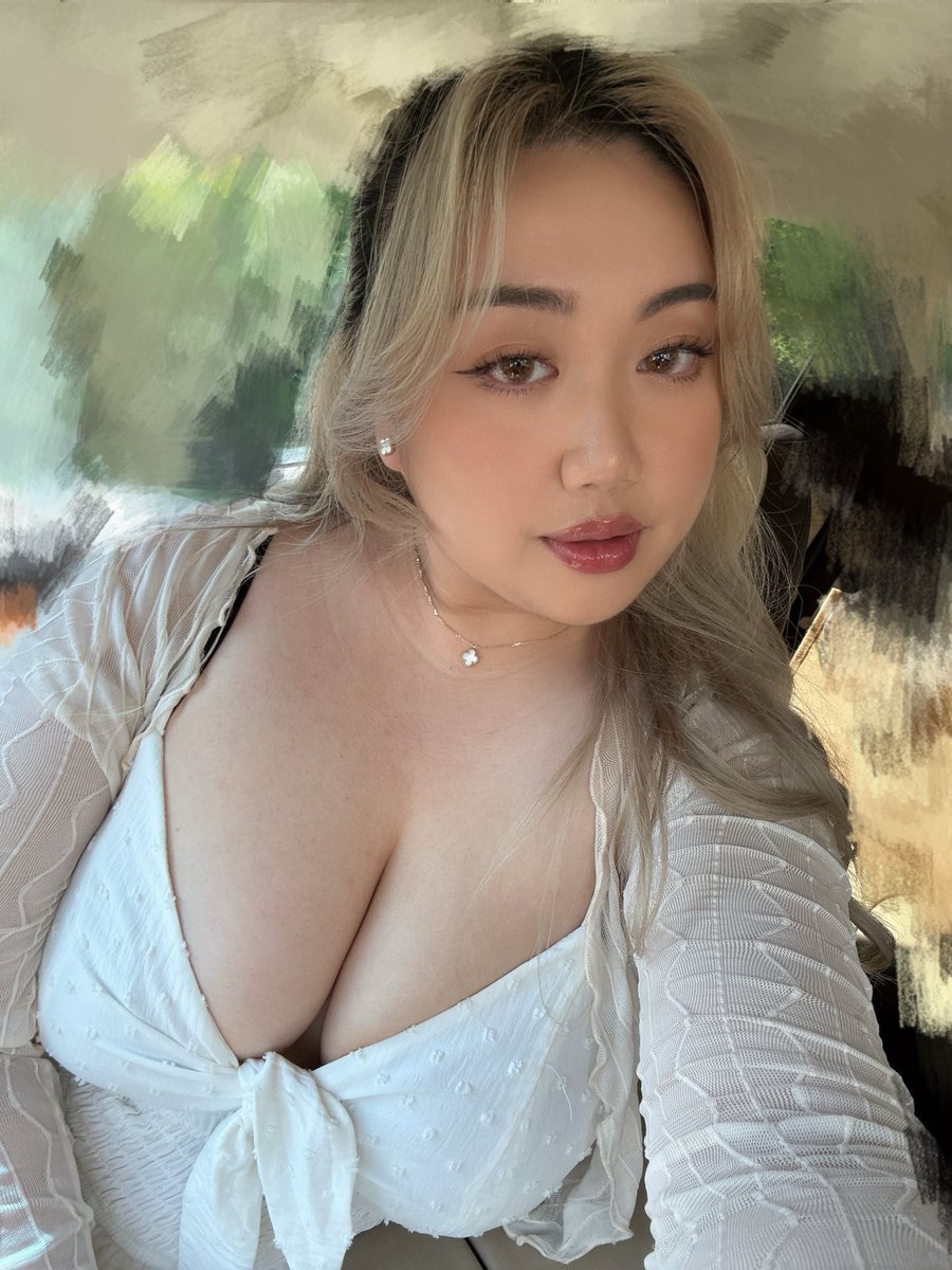 Umiko_VT's tweet image. IRL vs VTUBER 

been thinking of going back to black hair irl 🤔 but I’ve been blonde for SO LONG it doesn’t feel right HA

🎨: @/aeryaLago1