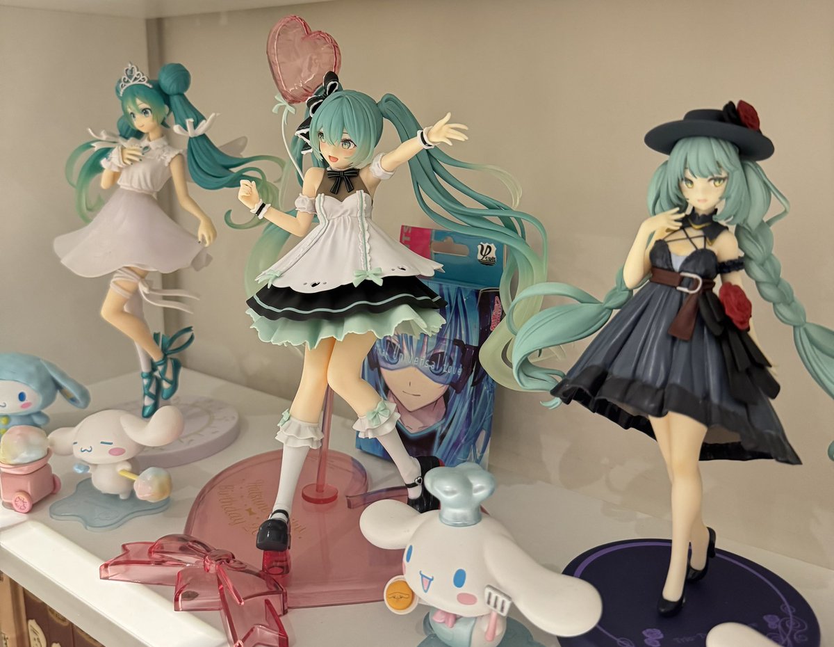HanjiSensei's tweet photo. Got the birthday miku on my birthday (ᗒᗨᗕ) 
And also met the cutest woman on earth @jolyneso 🩵🩵 https://t.co/JbywpKsZ8O