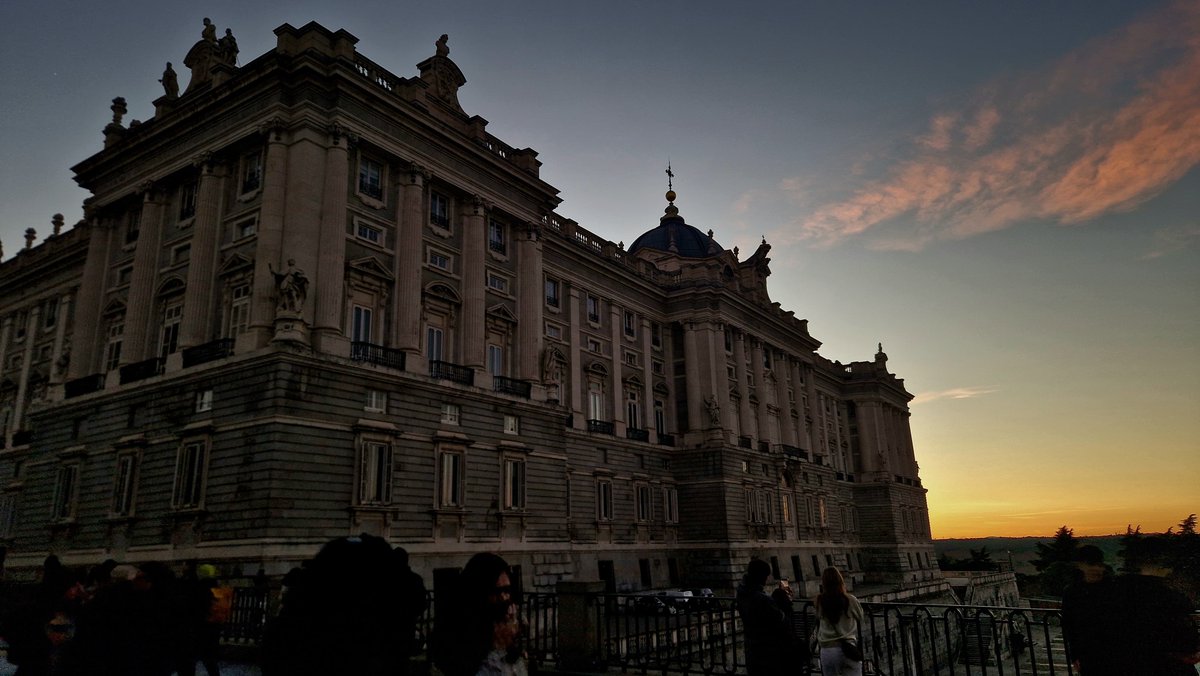 tomiip4's tweet photo. Sunset views and Madrid vibes.🌆 https://t.co/wBMMCkmm95