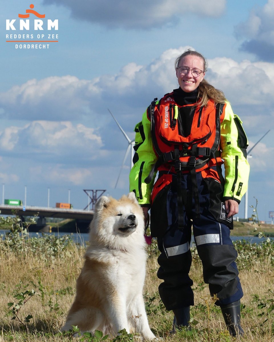 Fijne dierendag 🐾🐶

Niet alleen mensen, maar ook dieren worden door onze redders geholpen als ze in nood zijn op of langs het water.

En na de inzet? Dan wacht voor opstapper Daniëlle haar hond Kenta, minstens zo trots op haar werk als wij!🧡