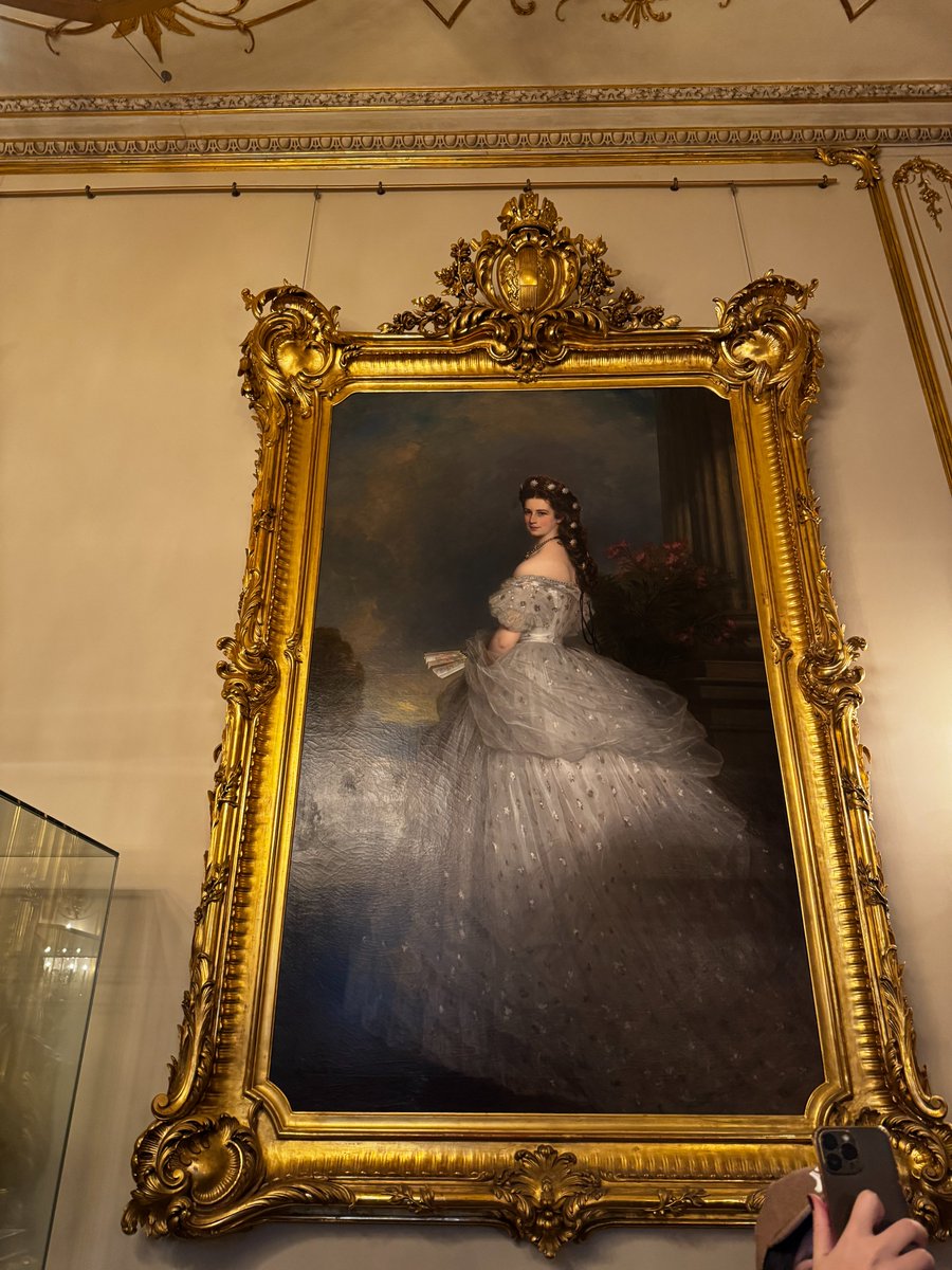 tomiip4's tweet photo. In the heart of Vienna, the echo of Sisi’s steps still lingers. 👑 https://t.co/rPLMOnxkis