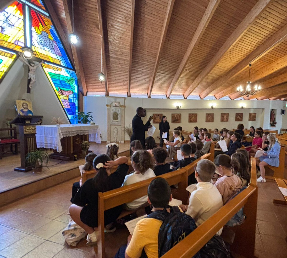 🙏 Pour les enfants du samedi, répétitions des chants pour la messe des familles de ce 4 octobre pour tous les groupes et visite chez les cm1 avec activité autour des 12 apôtres.✍😀