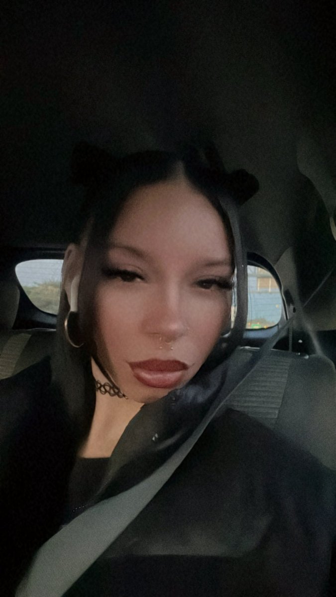simxo_'s tweet image. I’ve been feeling like a bad b-tch all goddamn day 💋 #CardiB