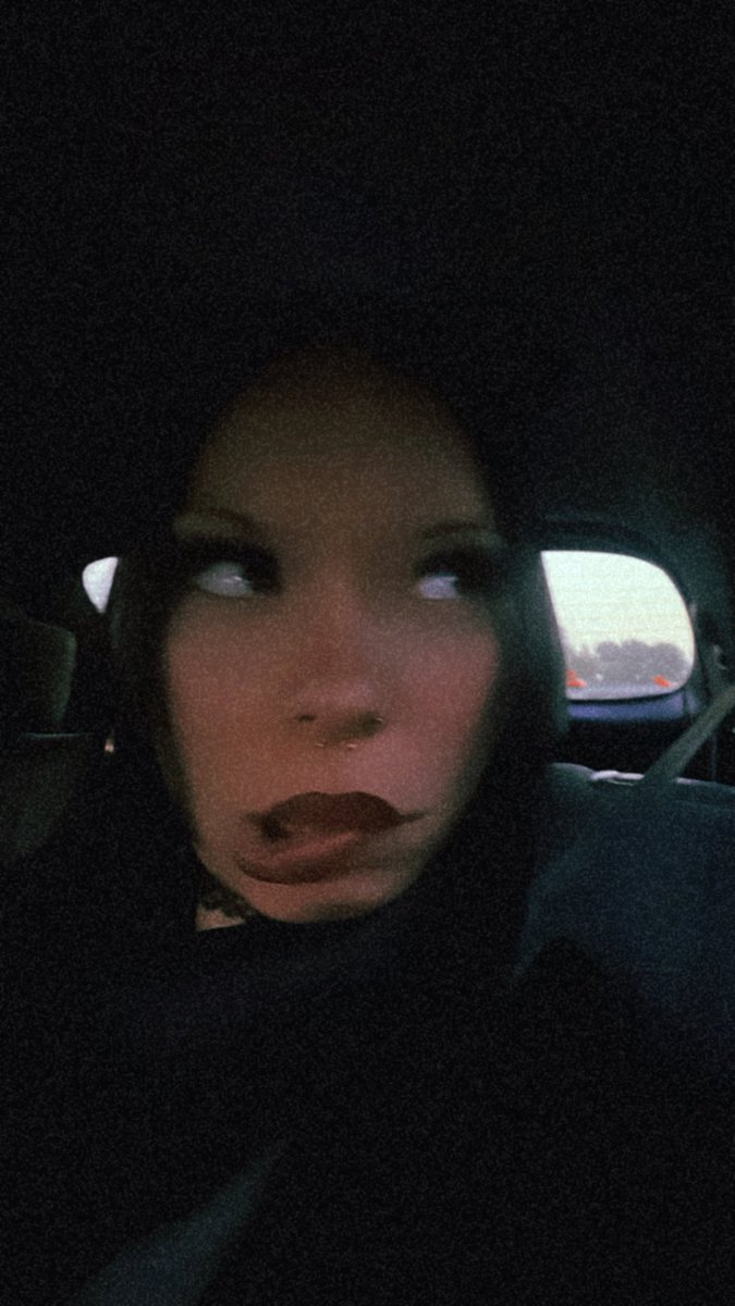 simxo_'s tweet image. I’ve been feeling like a bad b-tch all goddamn day 💋 #CardiB