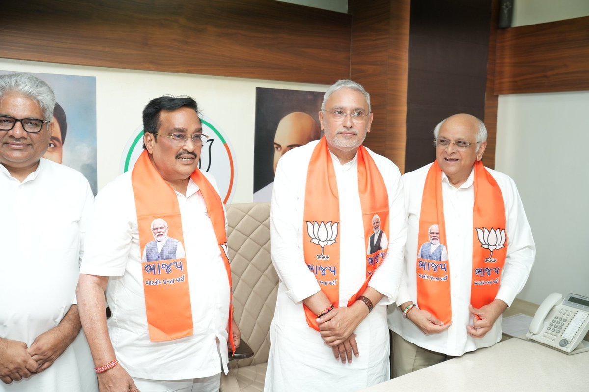 VinodChavdaBJP's tweet photo. સંગઠન પર્વ દ્વારા મજબૂત સંગઠનનું નિર્માણ... 

ભારતીય જનતા પાર્ટી, ગુજરાતના પ્રદેશ અધ્યક્ષ તરીકે સર્વાનુમતે ચૂંટાયા બાદ રાજ્યકક્ષાના મંત્રી આદરણીય શ્રી @MLAJagdish જી એ પ્રદેશ કાર્યાલય 'શ્રી કમલમ્' ખાતે પદભાર સંભાળ્યો. https://t.co/AuqVve0yvW