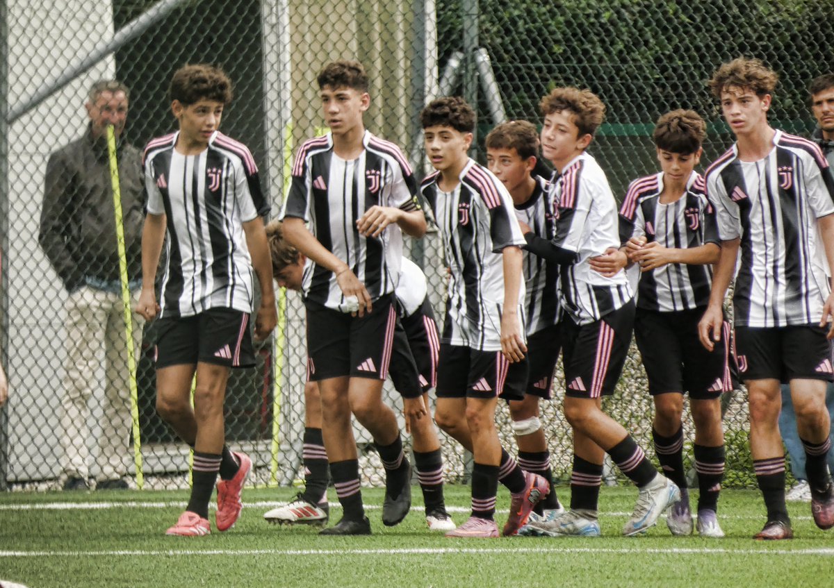 GiovaniBN's tweet image. ✅ Vittoria convincente per la #Juventus #Under14! 

Nel match di campionato giocato a Vinovo, i Giovanissimi 2012 di Mister Loria superano il #Novara per 6 reti a 0. 💪⚪⚫

⚽⚽Cherchi 
⚽Fazzalari 
⚽Segilsonne 
⚽Aramini 
⚽Pipitone

➡️ shorturl.at/lEcBA