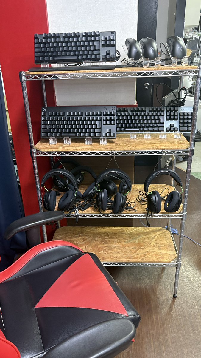 eSportsLab_oki's tweet photo. e-sportslab閉店セール1日目の営業が終了しました‼️
開店と同時に沢山のお客様にご来店頂きまして、ありがとうございます😆️

残りの在庫数も少なくなってきました😅️
各商品在庫限りの販売となりますので迷ってる方はお急ぎを‼️

最後の営業となりますが、明日も皆様のご来店お待ちしております🙇‍♂️ https://t.co/oKAyiNLiff