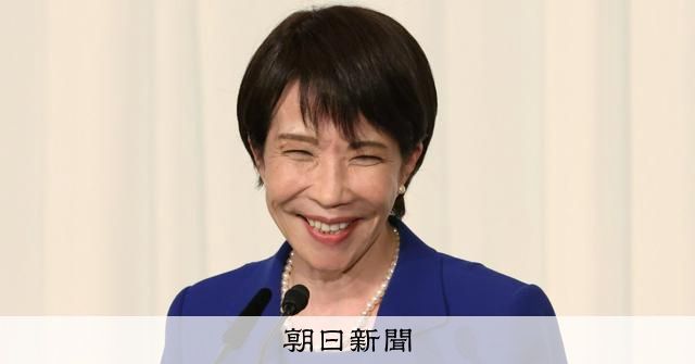 asahicom's tweet photo. 高市氏の「WLB捨てる」発言　過労死遺族は驚き「影響力考えて」
https://t.co/GH6ZIhh8PL 
高市早苗氏は自民党の新総裁に選ばれた後、「私自身もワーク・ライフ・バランス（WLB）という言葉を捨てる。働いて、働いて、働いて、働いて、働いていく」と述べました。
夫を過労死で亡くし、「命より大切な仕事はない」と訴え続けてきた遺族は　「『懸命に働く』という意図だったかもしれないが、法律をないがしろにする発言で問題だ。影響力をもっと重く考えてほしい」と話します。