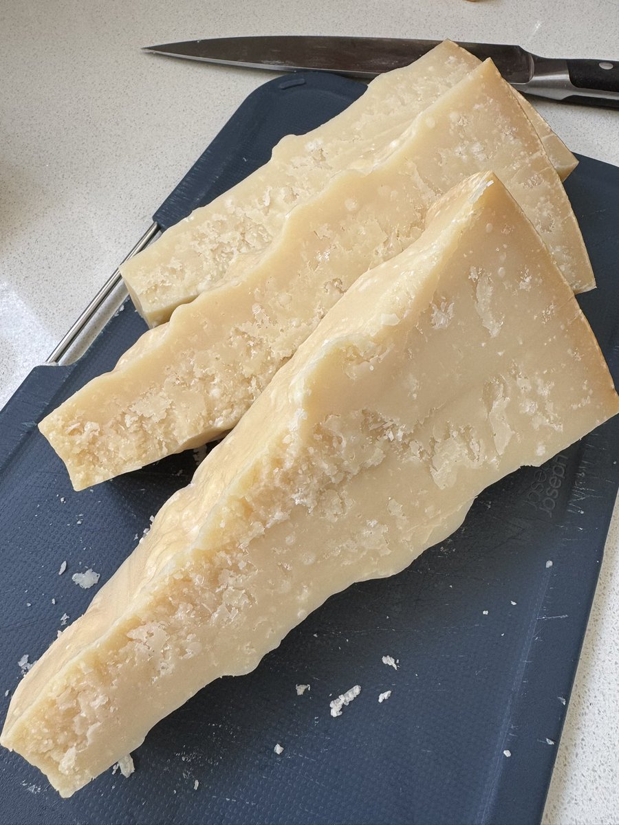 jb_simple's tweet image. Salty crystal goodness of aged Parmigiano Reggiano @MiamKitty