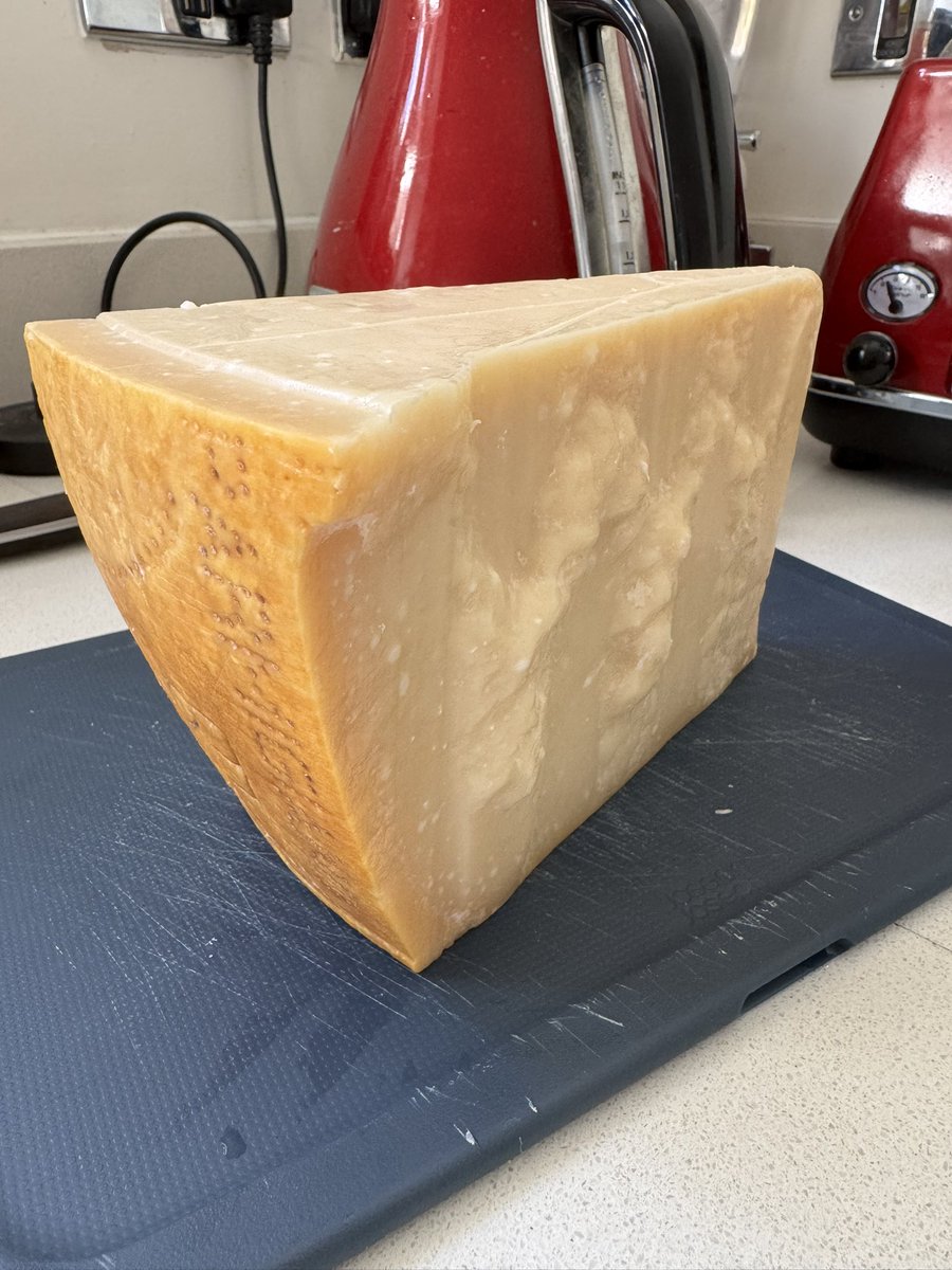jb_simple's tweet image. Salty crystal goodness of aged Parmigiano Reggiano @MiamKitty