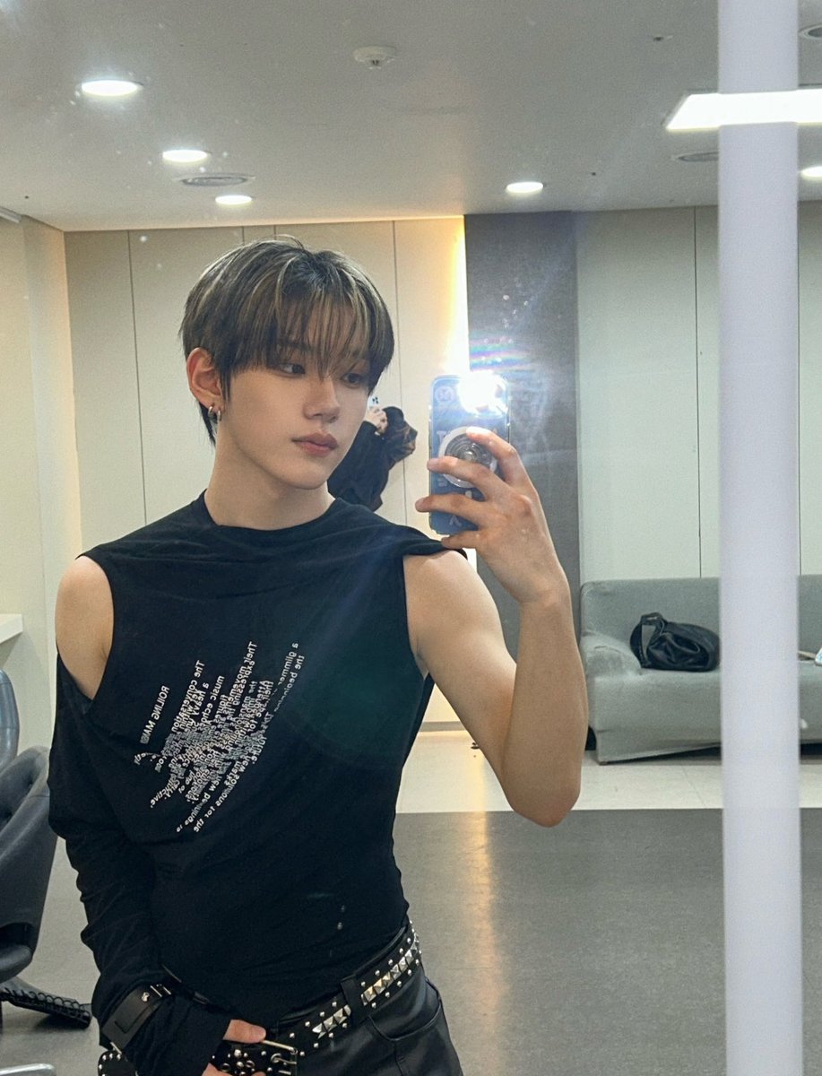 #SEOKYOUNGBAE weverse update 251004 

라이옹(Lion)🦁🦁