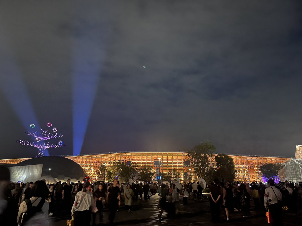 エジプトパビリオン！これで海外パビリオン全部行けた〜
安定の180分待ちアナウンスで90分待ちでした。案内係のお兄さんが面白かった😂
並んでる間にどでかい花火も見れた！

国内パビリオンはモンハンと超時空シアターとサウナ行けてないけどこちらはもう諦め…
残すは最終日、何して過ごすかなー🥹