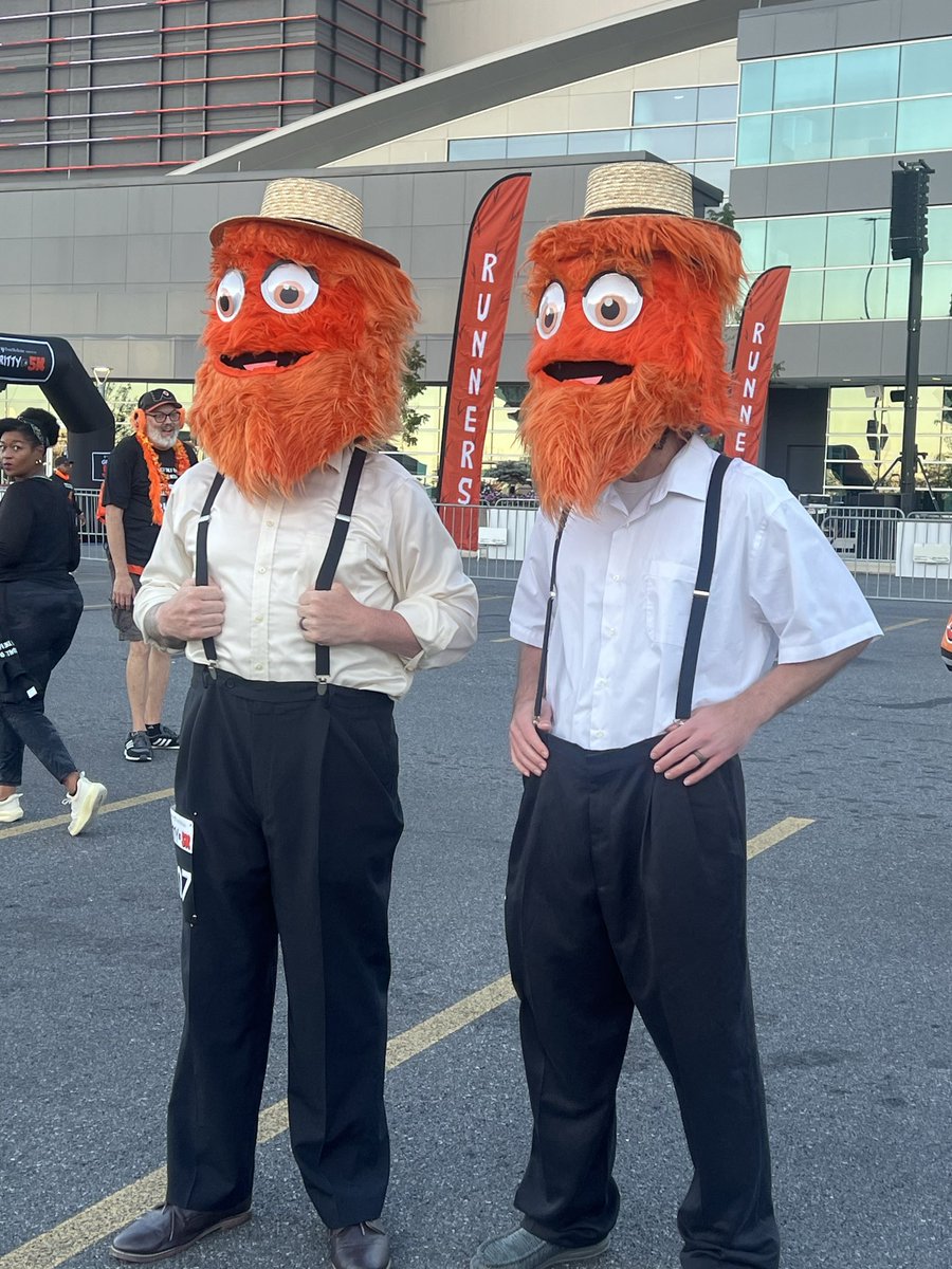 ThePhillyKat's tweet photo. The Amish Gritty’s have arrived. || #Gritty5k | #LetsGoFlyers https://t.co/a2WdVPXZgY