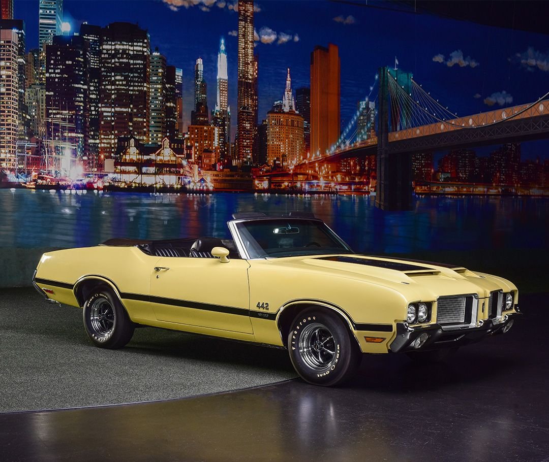RetroLifeVibe's tweet photo. 1972 Cutlass 442 vs 1965 Ranchero: Cutlass is more powerful ⚡, Ranchero is more versatile 📦! Buy yours! 🚗 #MuscleVsUtility #CutlassVsRanchero https://t.co/OT51bj6OXk