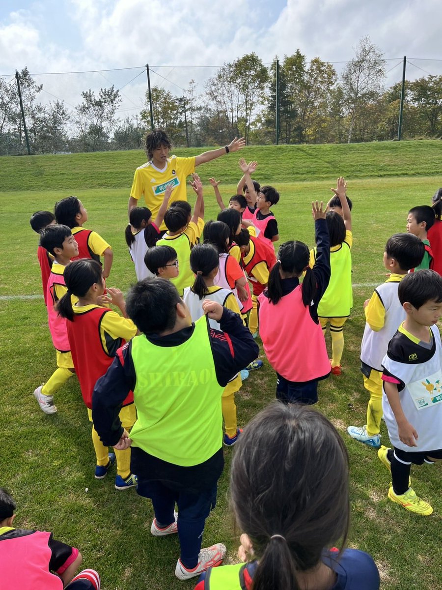 NABE0226's tweet photo. 明治安田生命「JリーグMYサッカー教室in苫小牧」

J-OBコーチとして参加させていただきました。

自分なりの関わり方で、これからもサッカー界に貢献していけたらと思います⚽️ https://t.co/QYelthLXpo