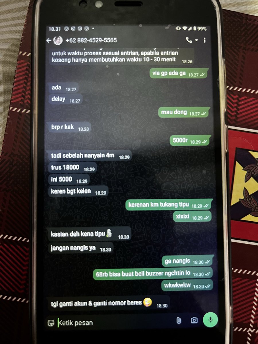 Rosemaryys_'s tweet photo. ngakak pol😭🤣 @/tokoerina jgn  lupa beli robux 4m ya gaesss #zonauang #robux https://t.co/uOrfhlTDW8