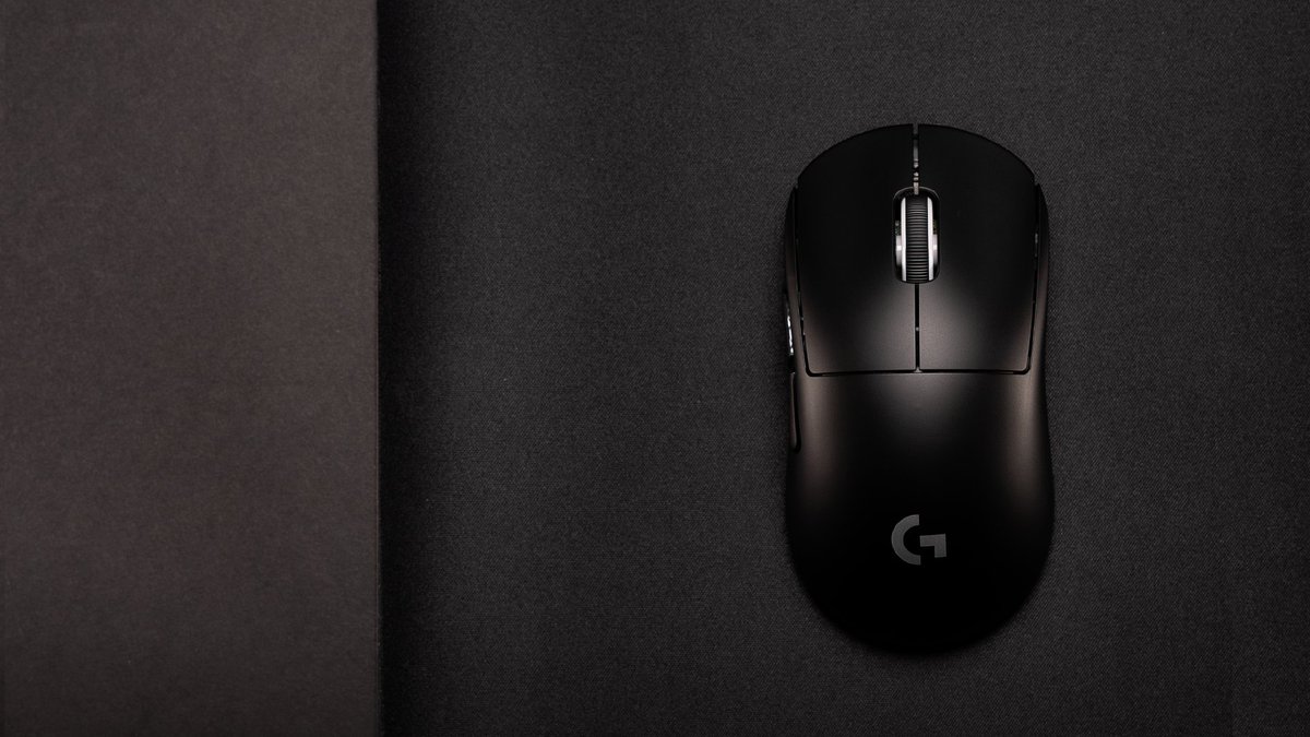 A black Logitech G PRO X SUPERLIGHT 2c