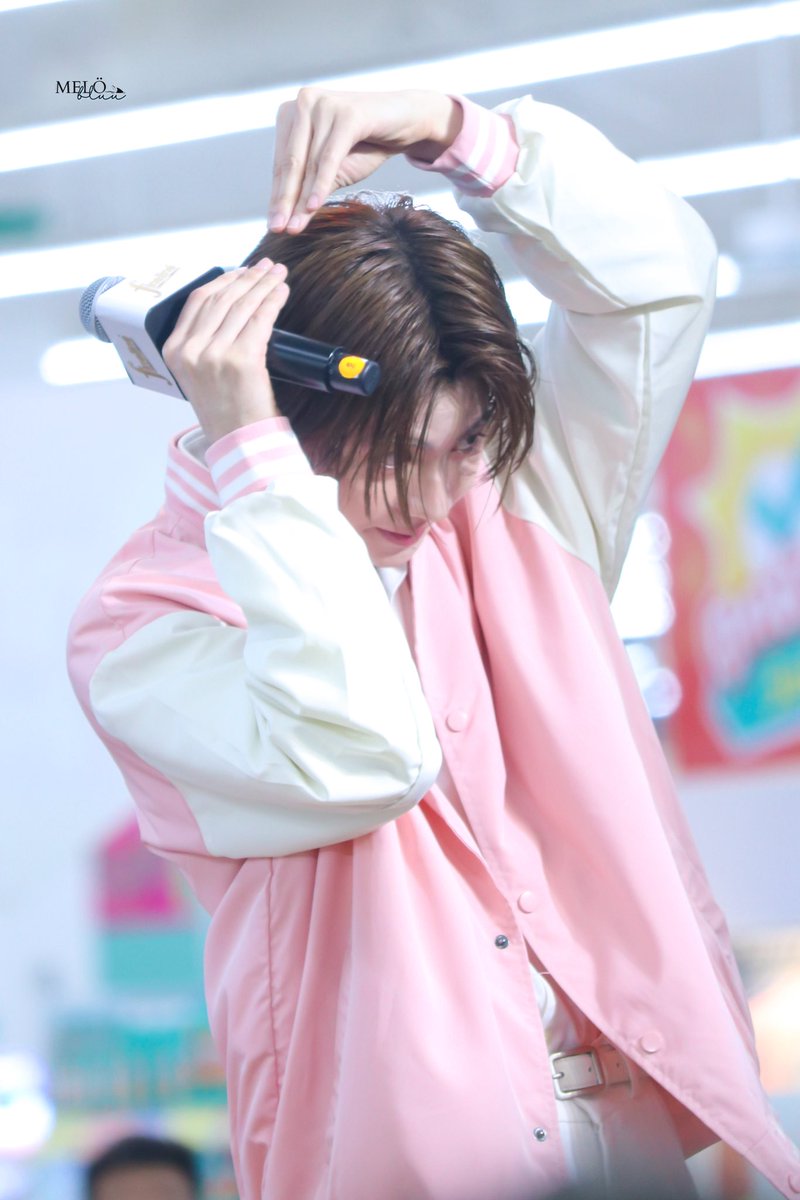 _melobluu's tweet photo. 041025 | ติดโบว์ให้มะม๊าก่อนคั้บ 🎀💖

#Fineline3in1xTLEFIRSTONE 
@firstone_wnk  ♪ #Firstone 
#TleFirstone #เติ้ลเฟิร์สวัน 
—
ε #fmnznap з https://t.co/HPZcvvnq8P
