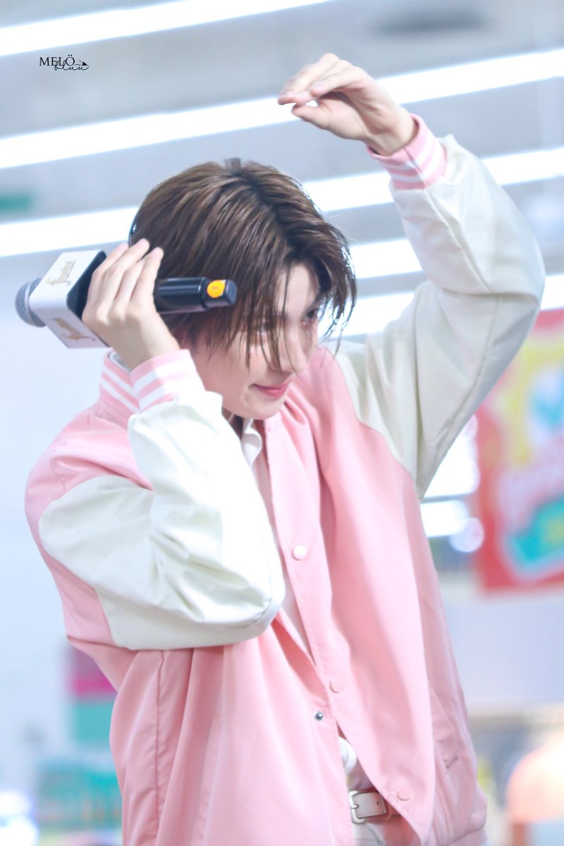 _melobluu's tweet photo. 041025 | ติดโบว์ให้มะม๊าก่อนคั้บ 🎀💖

#Fineline3in1xTLEFIRSTONE 
@firstone_wnk  ♪ #Firstone 
#TleFirstone #เติ้ลเฟิร์สวัน 
—
ε #fmnznap з https://t.co/HPZcvvnq8P