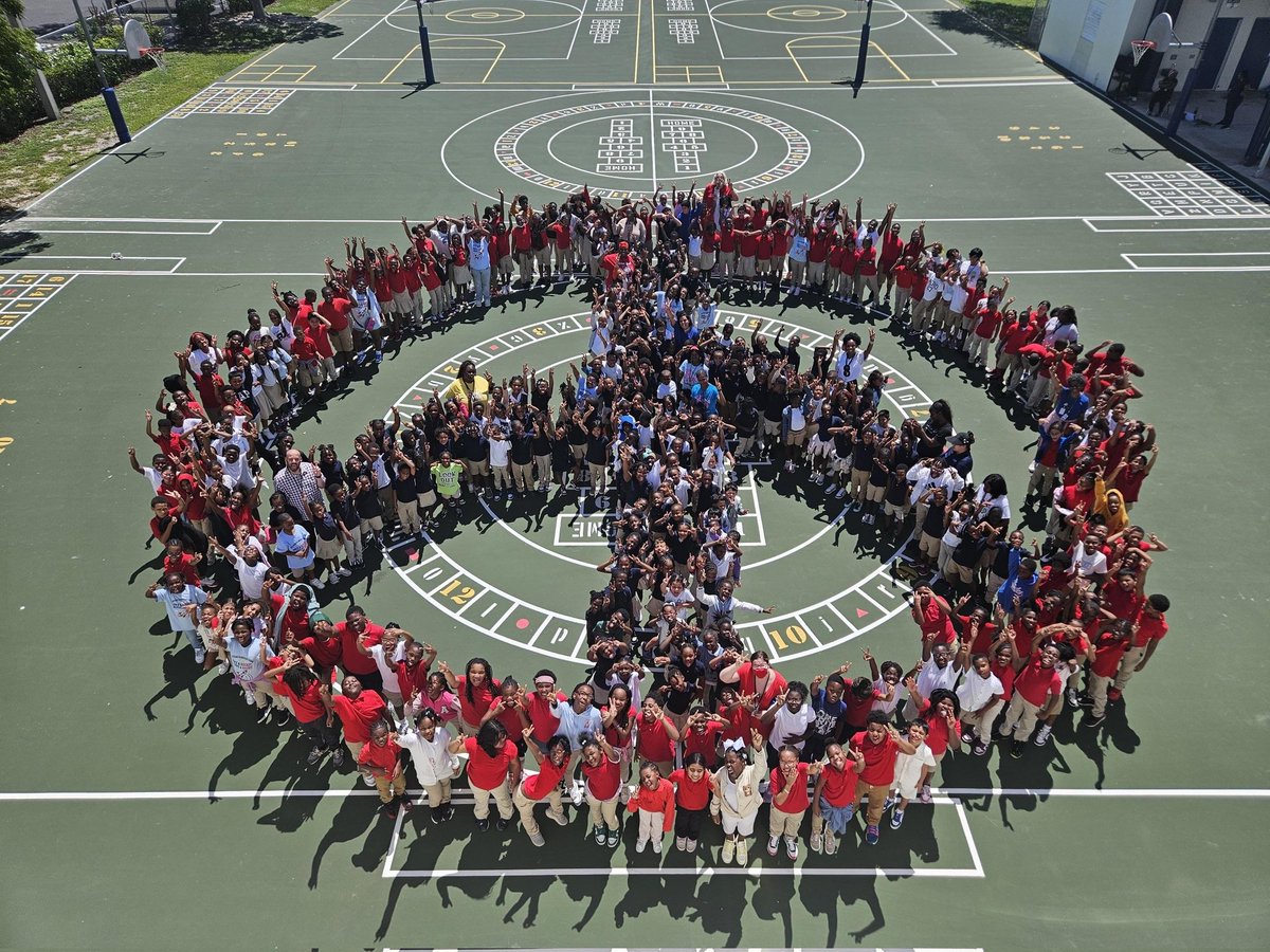 our amazing school counselor, Ms. Gardner had a vision and it's a beautiful reminder that unity, kindness, and respect are what truly bring peace to our world. #StandingTogetherAsOne <a href="/RockIslandElem/">Rock Island Elementary School</a> <a href="/AP_StephBallard/">Stephanie Ballard</a> <a href="/BcpsSto/">BCPS School Transformation Office</a> 💛 #PeaceWeek #UnityInAction