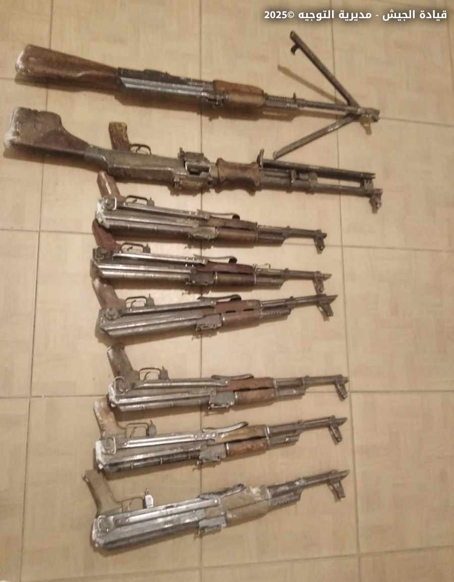LebarmyOfficial's tweet image. أوقفت دوريّتان من مديرية المخابرات على طريق اللبوة عرسال – بعلبك المواطن (خ.ح.)، وفي منطقة الفنار – المتن السوري (ا.ر.) لاتجارهما بالأسلحة والذخائر الحربية وصادرت كمية منها.
سُلّمت المضبوطات وبوشر التحقيق مع الموقوفَين بإشراف القضاء المختص.
#الجيش_اللبناني #LebaneseArmy…
