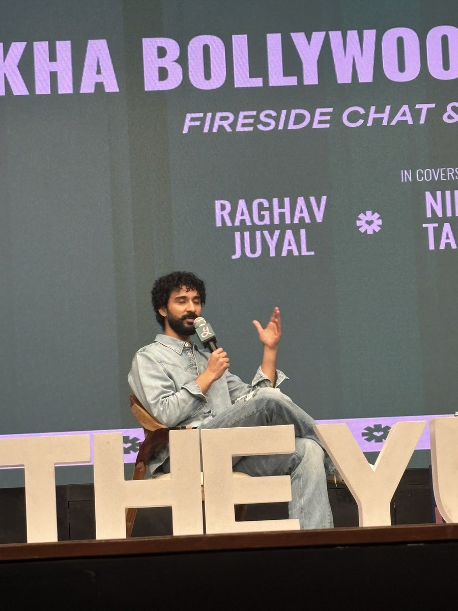 weareyuvaa's tweet image. “Ab toh mujhe lagta hai mere bhi chhote chhote nepokids ghumne chahiye.” 🤣🔥

Raghav Juyal on Akkha Bollywood Ek Taraf chat 

#YuvaaConclave 2.0