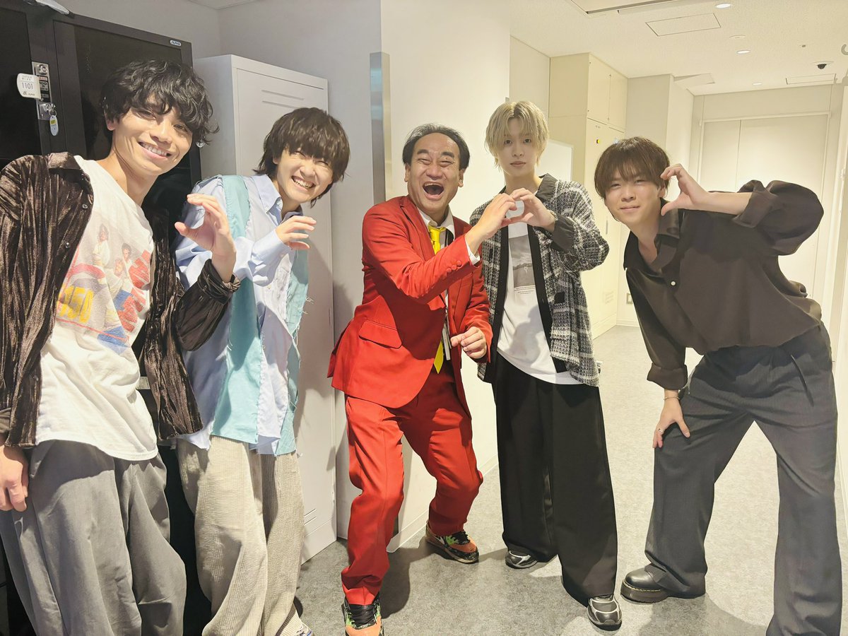 shogo_aida's tweet image. 岡山合同学園祭の仲間たち…。
実行委員やスタッフだけでなく
この日の出演者、全員が仲間だった！🥹
マルシィと真空ジェシカを忘れない！
僕はみんなが大好きだ‼️
言葉で言い表せない感動をありがとう！😭
#岡山合同学園祭 #マルシィ #真空ジェシカ 
#吉田右京 #フジイタクミ #shuji  #大学祭