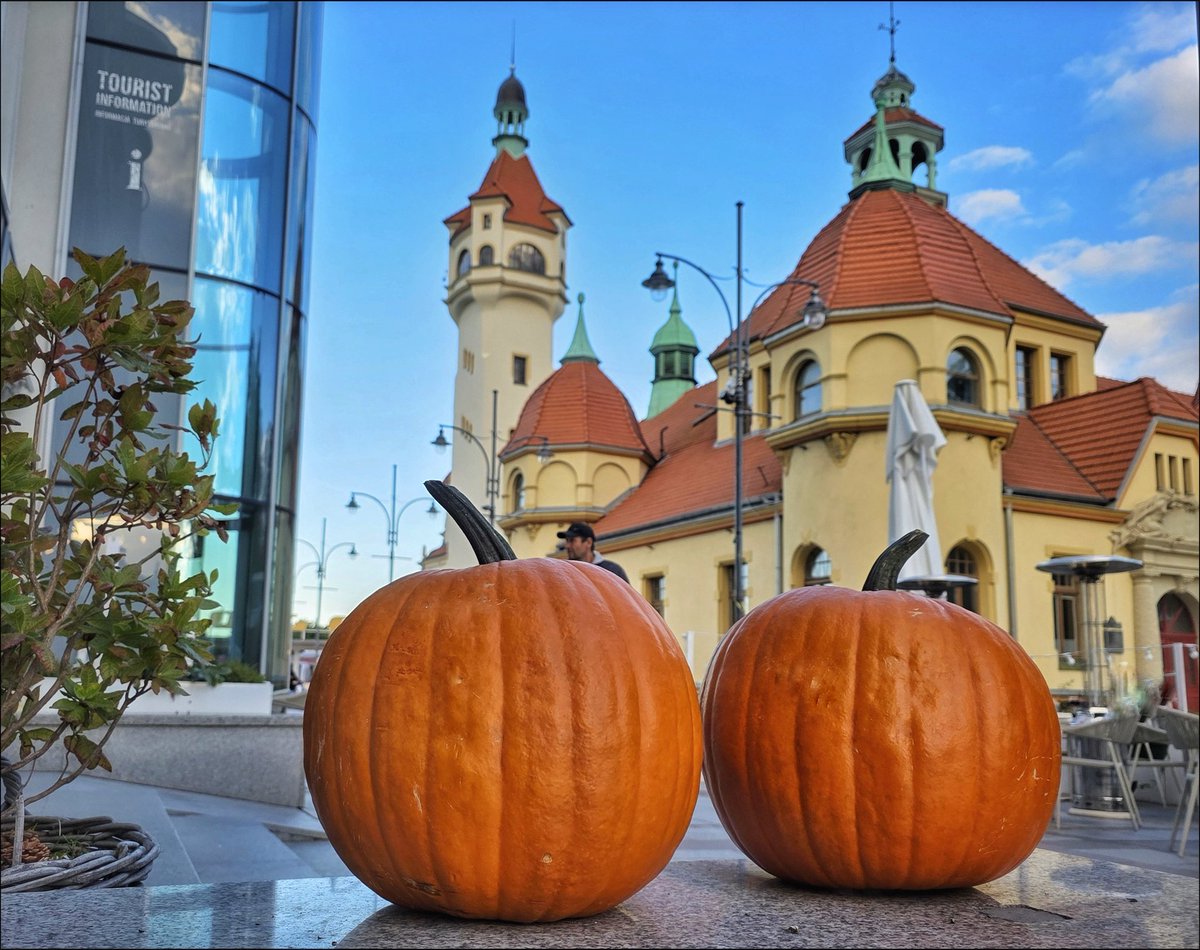 k_pawlowska's tweet image. #GoodAfternoon 😊 &amp;amp; Hope You have had a wonderful #Saturday so far 🩵

&quot;Romantic, Crowded and Charming - well, how can you not like #Sopot 😊

&quot;It&apos;s not a big city, situated between #Gdansk and #Gdynia. On one side surrounded by the waters of the #BalticBay and from the other by…