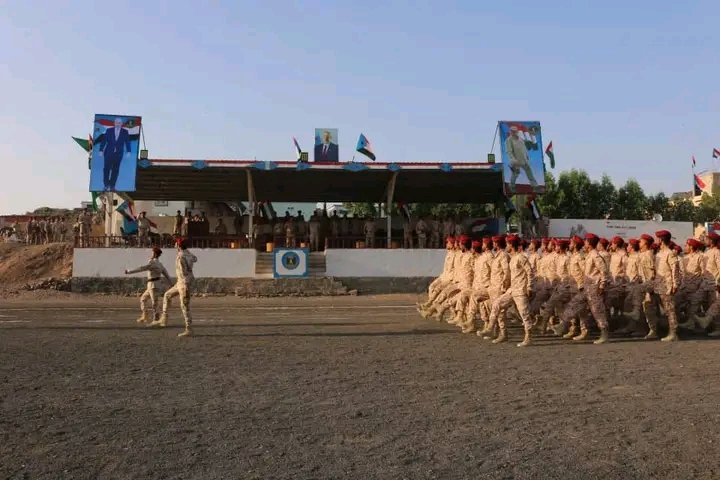 الفريق الركن وزير الدفاع د. محسن الداعري يتفقد جاهزية اللواء الخامس للدعم والإسناد ويشهد عرضًا عسكريًا مهيبًا في ردفان
#عدن_المستقلة #AIC
