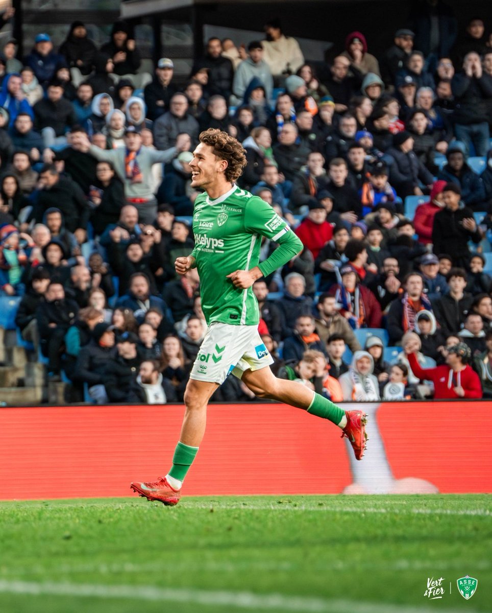 LaMiseAuVert_'s tweet image. 🔙📸 Le dernier #MHSCASSE.

Un Lucas Stassin en grande forme, coupé dans son élan juste après la mi-temps.

Les Verts s&apos;étaient finalement imposés à dix contre onze (0-2) grâce à un doublé du buteur belge.
