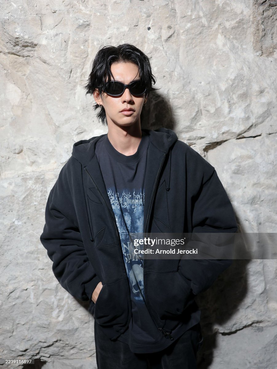 pmxvc_'s tweet photo. VETEMENTS: Photocall - Paris Fashion Week - Womenswear Spring/Summer 2026

🔗 https://t.co/p8rcYenr92
🔗 https://t.co/LPUPGFJROD
🔗 https://t.co/kpe7k1UyjO

BRIGHT WITH VETEMENTS
#VETEMENTSxBRIGHT
#VETEMENTS
#bbrightvc @bbrightvc https://t.co/pOjxEcYvSv