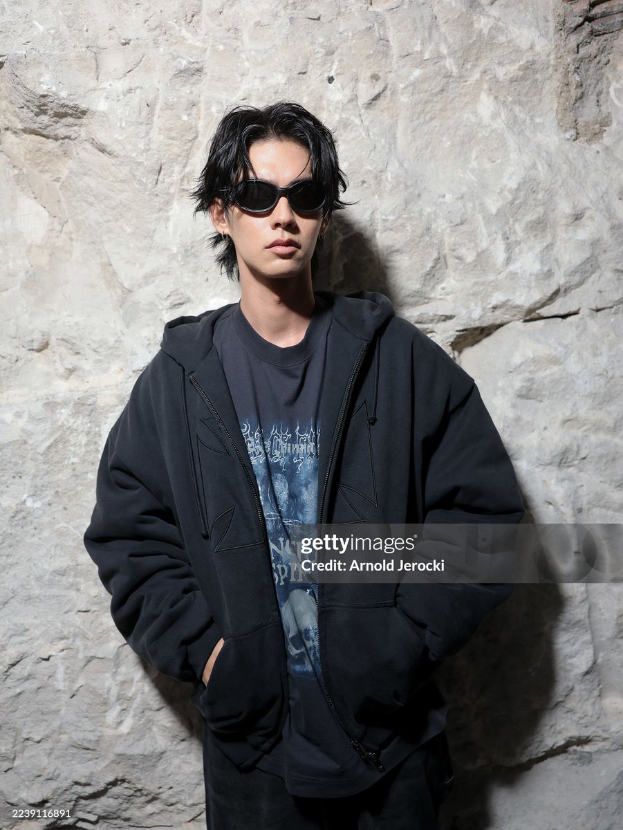 pmxvc_'s tweet photo. VETEMENTS: Photocall - Paris Fashion Week - Womenswear Spring/Summer 2026

🔗 https://t.co/p8rcYenr92
🔗 https://t.co/LPUPGFJROD
🔗 https://t.co/kpe7k1UyjO

BRIGHT WITH VETEMENTS
#VETEMENTSxBRIGHT
#VETEMENTS
#bbrightvc @bbrightvc https://t.co/pOjxEcYvSv