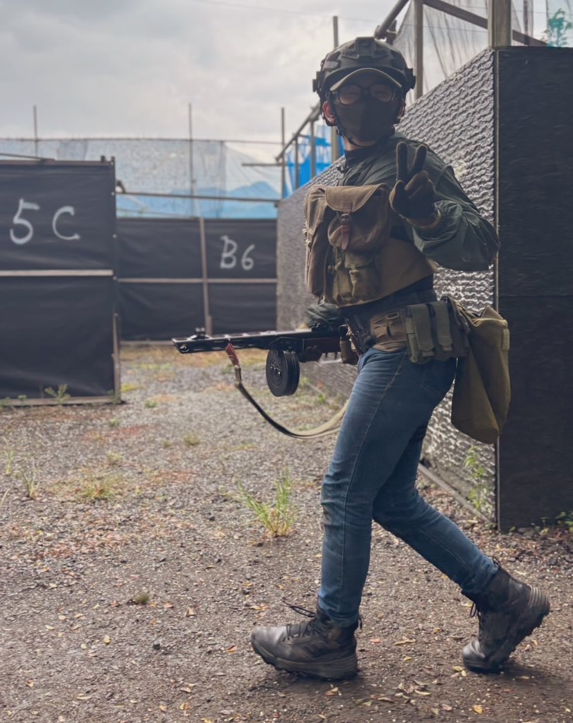 Fc7Ty's tweet photo. #サバゲー
#ppsh
#ぺぺシャー
#g19
#vz61
#スコーピオン
あんま雨降らなくて、いっぱいゲーム出来て楽しかった! https://t.co/JhS5Mb1ujm