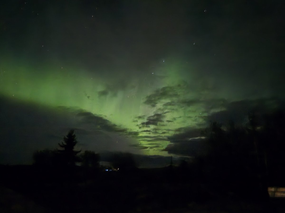 Beauty sky this morning. Hopefully the wind keeps the frost at bay #northernlights #LLBGC