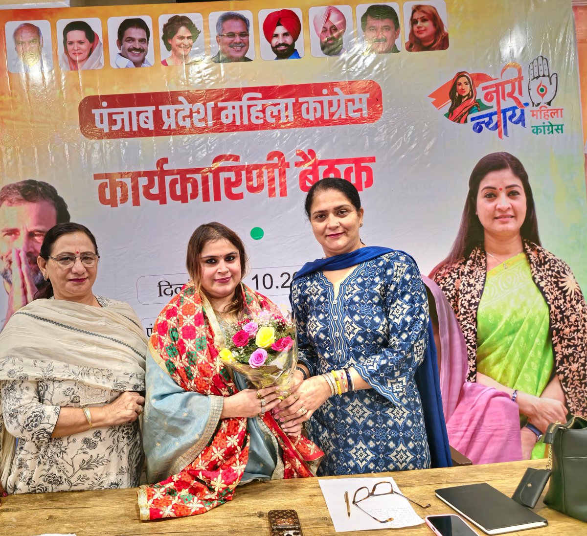 Nattashasharrma's tweet photo. 📍चंडीगढ़
बतौर पंजाब महिला कांग्रेस ऑब्ज़र्वर, मैंने पंजाब महिला कांग्रेस की कार्यकारिणी को प्रदेश अध्यक्ष गुरशरण कौर रंधावा जी के साथ संबोधित किया।

इस बैठक में हमने संगठन की गतिविधियों, महिला सशक्तिकरण के आगामी कार्यक्रमों और “वोट चोरी” के ख़िलाफ़ चल रहे हस्ताक्षर अभियान को जन-जन तक पहुँचाने की रणनीति पर विस्तार से चर्चा की।

हमारा उद्देश्य है कि हर महिला को अपनी आवाज़ उठाने का हक़ और शक्ति मिले — ताकि कोई भी उसकी लोकतांत्रिक ताक़त को कमज़ोर न कर सके।

संगठन की एकजुटता, महिला शक्ति और विचारों की स्पष्टता ही असली परिवर्तन की पहचान है। 💪

#MahilaCongress #PunjabMahilaCongress #VoteChoriAbhiyan