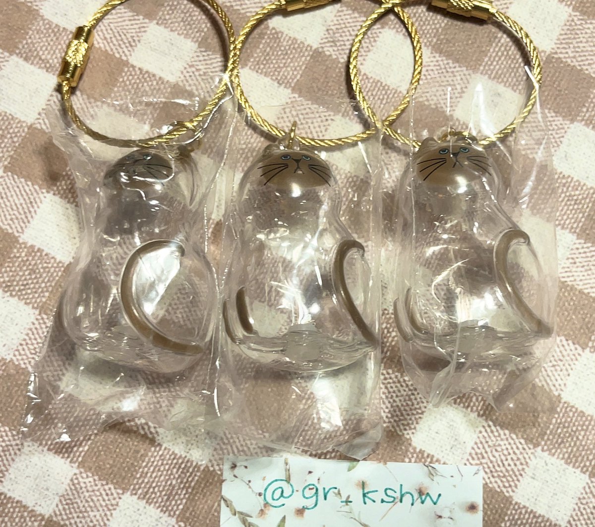 gr_kshw's tweet photo. @h__j__1004 お待たせ致しました！
ほんとですかーー😭💕結構回したのですが、うちの子柄が1つも来なかったのでとても嬉しいです😭

こちらシャムちゃん×3でございます🙏🏻見えにくくてすみません💦

問題ないようでしたらDMの方で詳細をお話したいと思いますのでフォロー失礼しても宜しいでしょうか☺✨ https://t.co/NGuNTryJLd