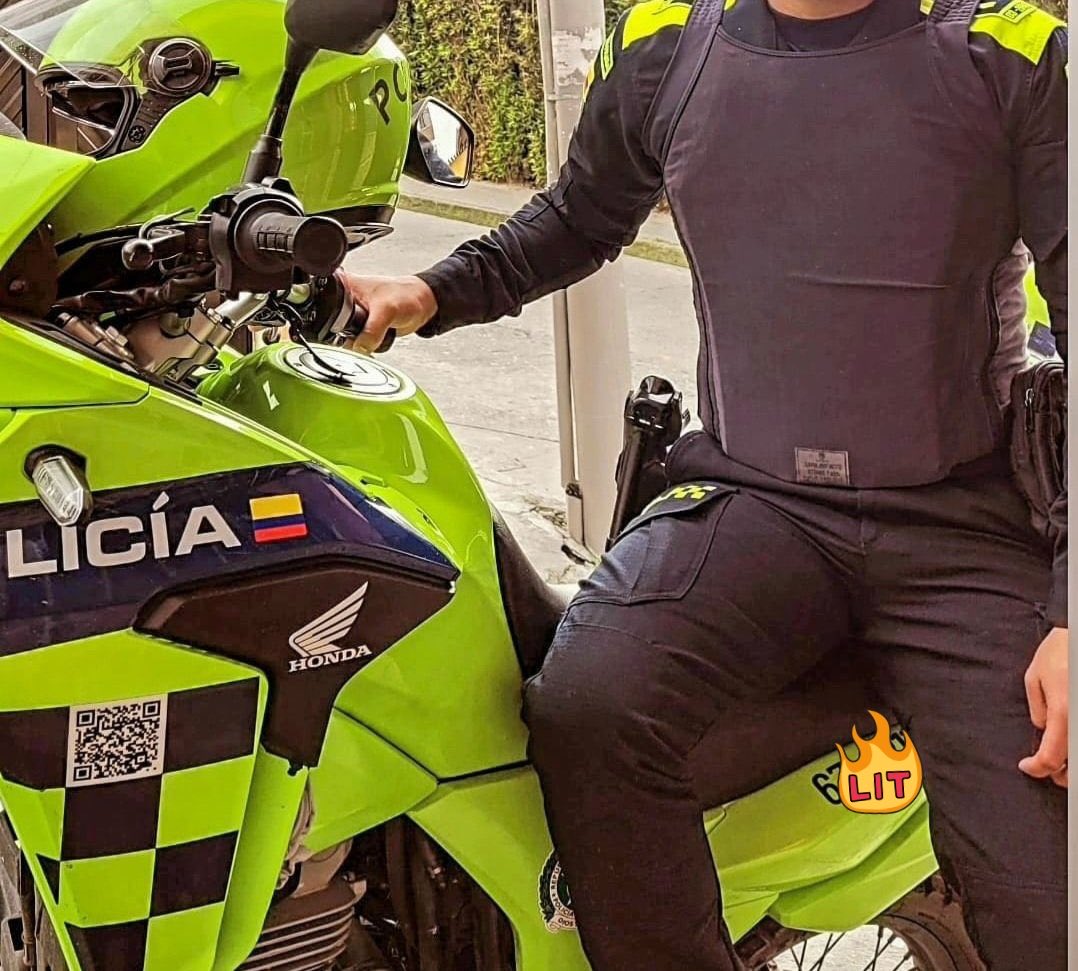 SI MEVEN ME SALUDA X ANDO YA EN LA CALLE…. COMO ME SALUDARÍA. UDS DIGAMEN OME