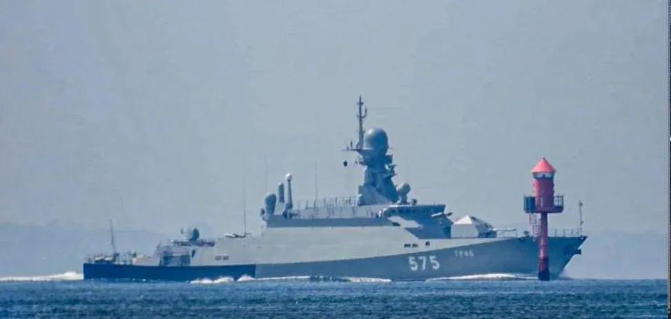The Ukrainian Special Operations Forces struck the missile ship Grad of Project 21631 Buyan-M on Lake Onega (Republic of Karelia, Russia).

The missile carrier was en route from the Baltic Sea to the Caspian Sea. The strike hit the starboard side of the ship’s engine compartment.