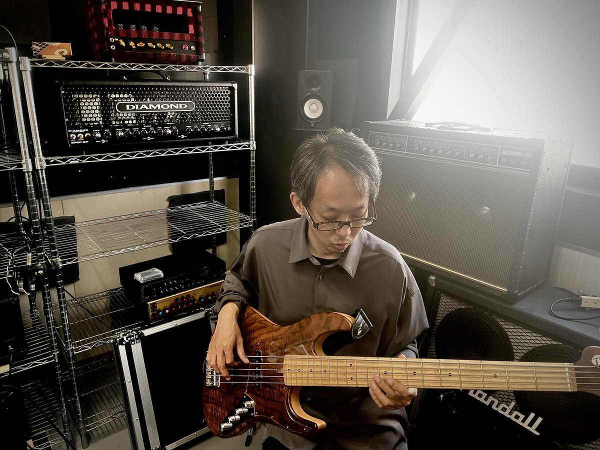 asterguitars's tweet photo. 先日木材大好き多弦ベーシストでも有名な永井さんが久しぶりに工房に来てくださいました
@KensBassHouse 
@NanjiroMusic https://t.co/9IDdavVLbC