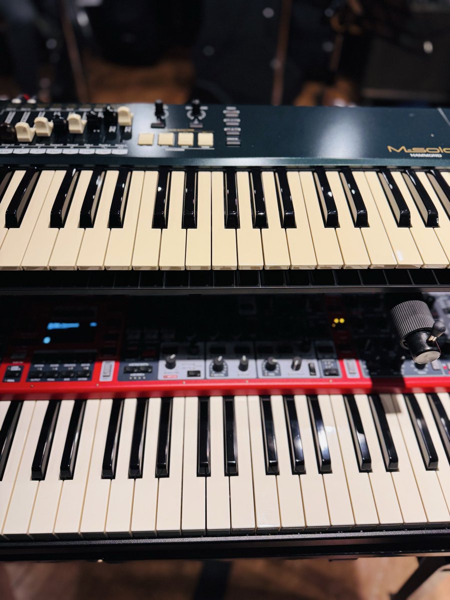 ドニー_keyboard (@keyboardonny) on Twitter photo 最高の昨晩を何度も思い返しながら、今日は心地よい疲れの中で過ごす1日でした
鍵盤楽器ちゃん達も頑張ってくれてありがとうねぇ
君たちのおかげだよ
と妄想しつつ、明日は福岡で音楽サポートがありますので、練習のために鍵盤楽器ちゃん達には今日も働いてもらってます(笑
多忙な環境でごめんな(笑 最高の昨晩を何度も思い返しながら、今日は心地よい疲れの中で過ごす1日でした
鍵盤楽器ちゃん達も頑張ってくれてありがとうねぇ
君たちのおかげだよ
と妄想しつつ、明日は福岡で音楽サポートがありますので、練習のために鍵盤楽器ちゃん達には今日も働いてもらってます(笑
多忙な環境でごめんな(笑