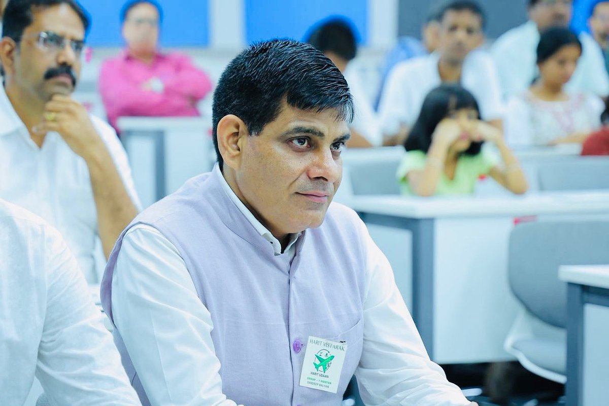 *सफल होने के लिए सोच 

*जो मुझे आता है वो मैं कर लूँगा और..*

*जो मुझे नहीं आता है वो मैं सीख लूँगा।*

#sandeepbalyan
#sandeepbalyanparyavaran